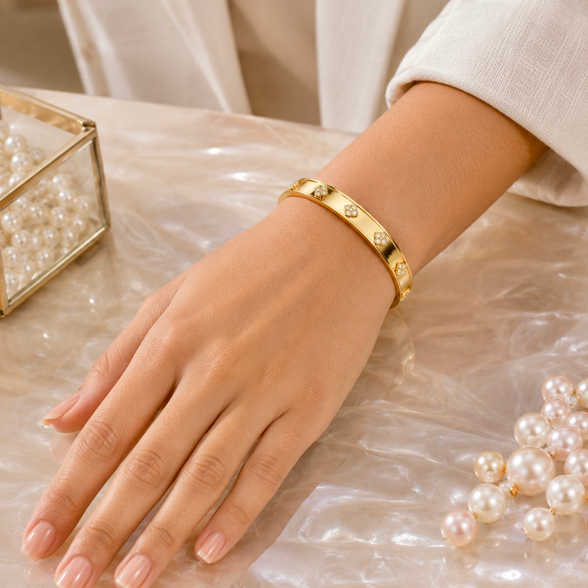 18K Gold Plated Floral Motif Anti Tarnish Bracelet | Premium AD Crystal Bracelet