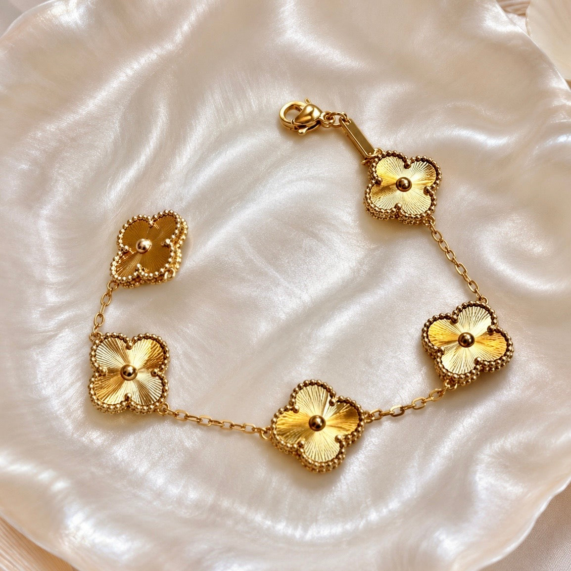 18K Gold Plated Clover Chain Bracelet | Anti Tarnish Floral Motif Bracelet