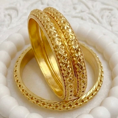 Premium Dubai Gold Floral Cutwork Bangle Pair – Micro-Plated Traditional Design