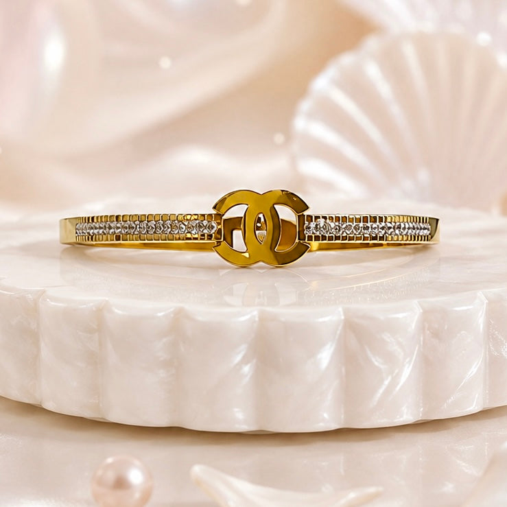 18K Gold Plated Interlocking Motif Anti Tarnish Bracelet | Crystal Detail Bracelet