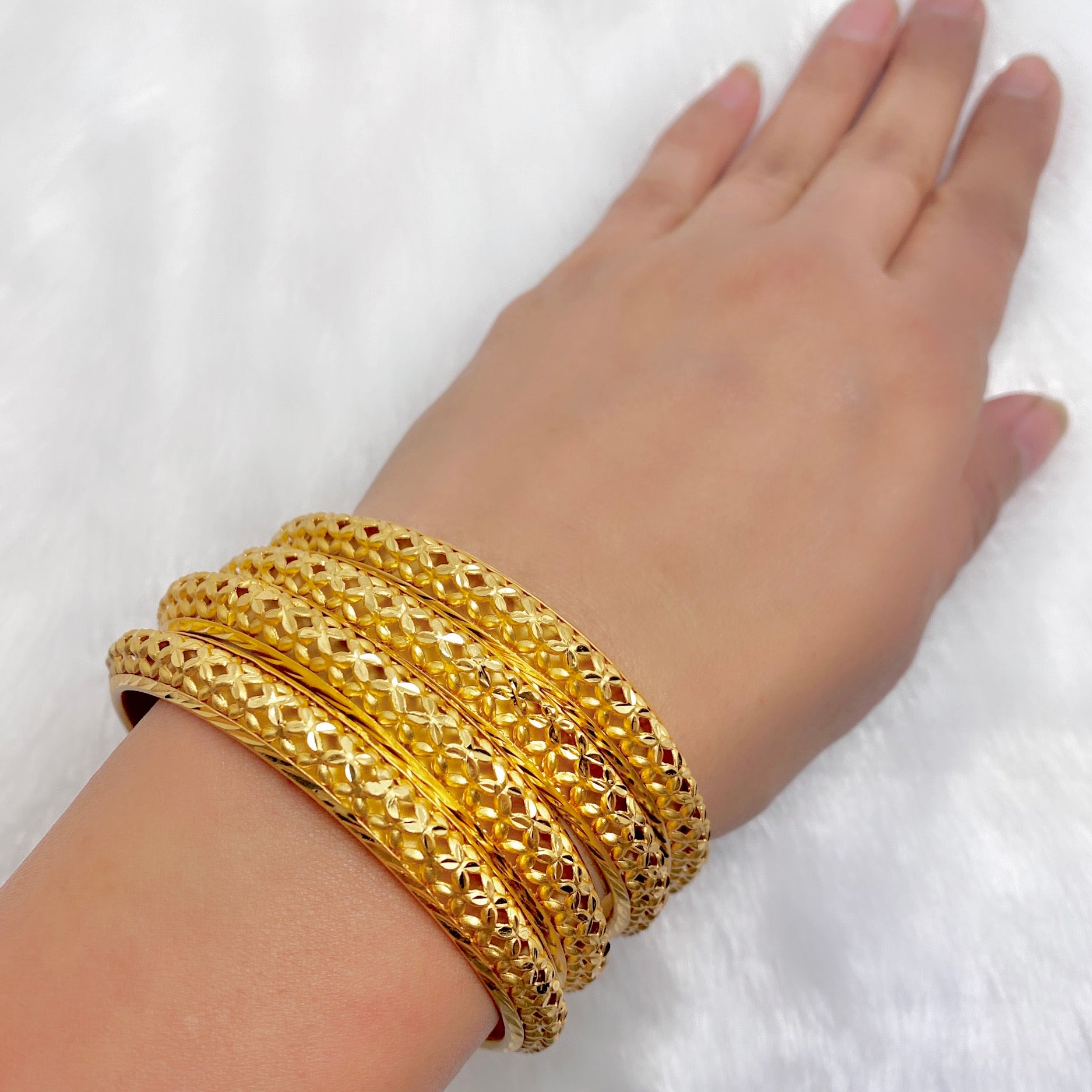 Premium Dubai Gold Floral Cutwork Bangle Pair – Micro-Plated Traditional Design