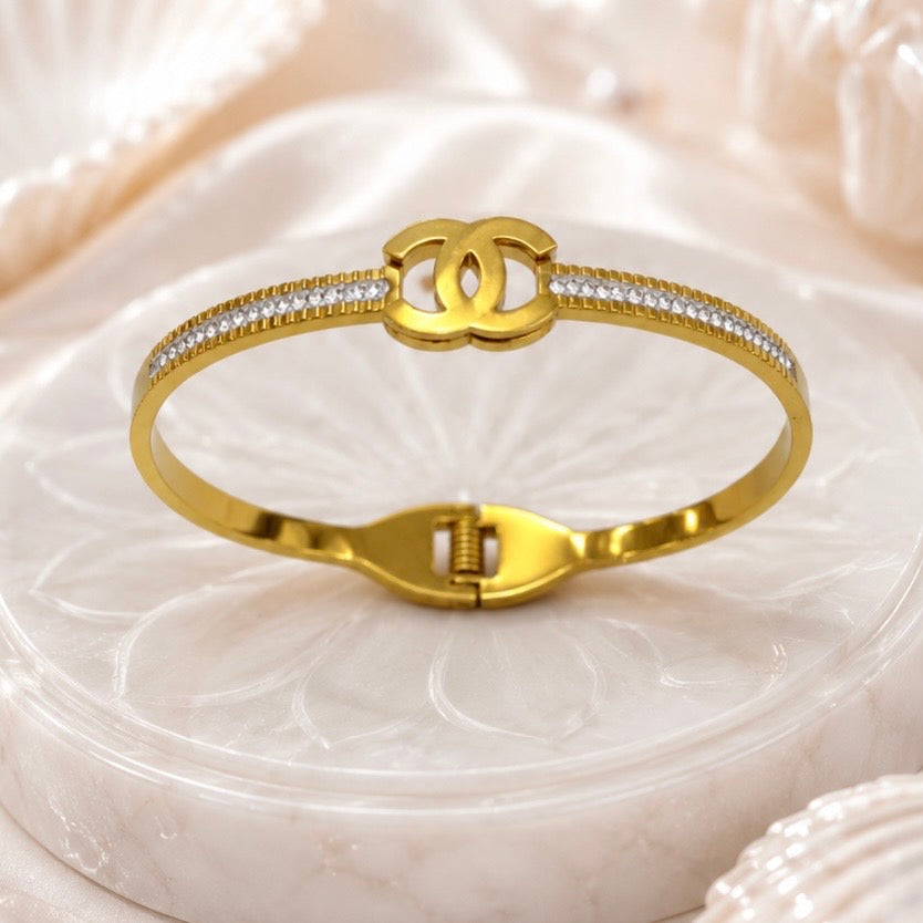 18K Gold Plated Interlocking Motif Anti Tarnish Bracelet | Crystal Detail Bracelet