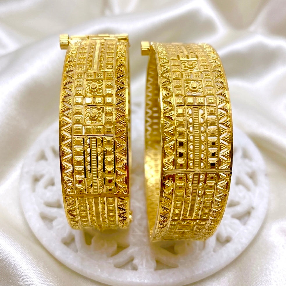 Premium Turkish Gold Geometric Mesh Bangle Pair with Fine Detailing