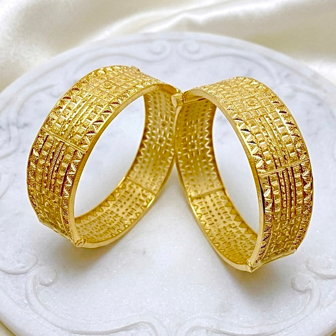 Premium Turkish Gold Geometric Mesh Bangle Pair with Fine Detailing