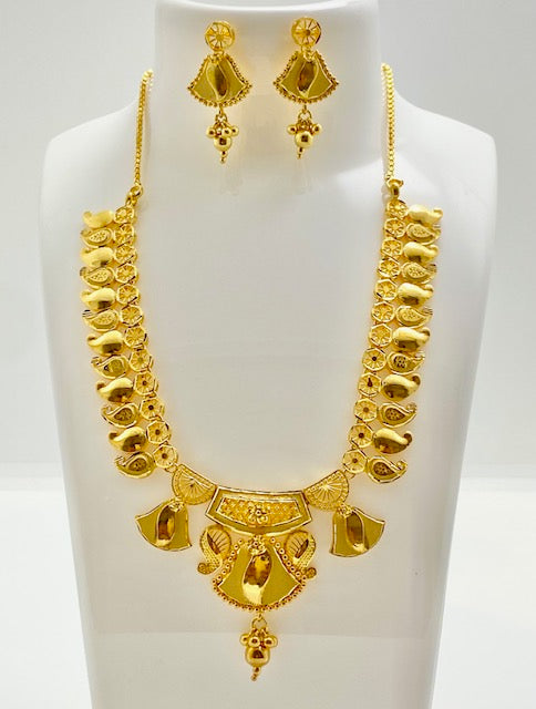 Traditional Gold-Tone Necklace & Earrings Set – Leaf Motif Pendant