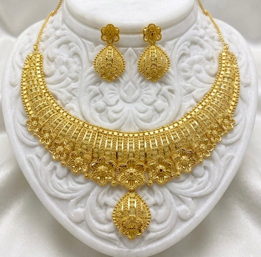 Micro Plated Dubai Gold Floral Pendant Necklace Set